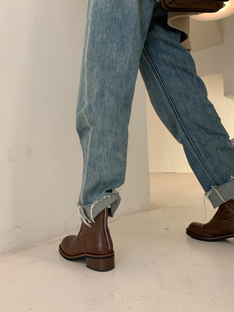 Karin Luna In Stock Spot Goods  Full-grain leather inside and out   Minimalist Texture  Round Toe Flat Bottom Basic Short Boots