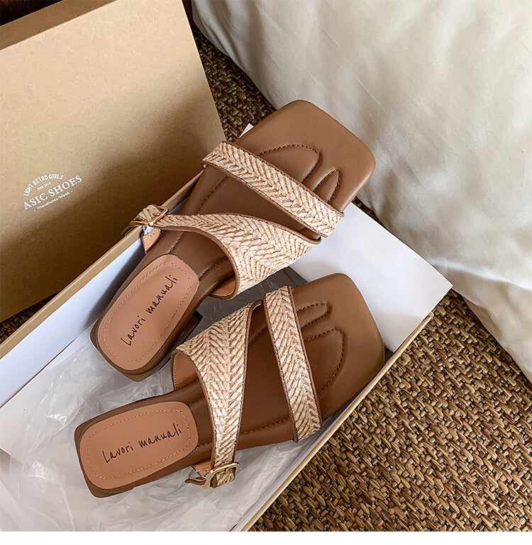 Karin Luna Full of casual charm~ Irregular Weaving Design Flat Slippers