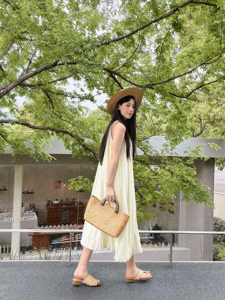 Karin Luna Bestseller Popular New Image  Comes with data plan included Resort Style Toe Clip Sandals