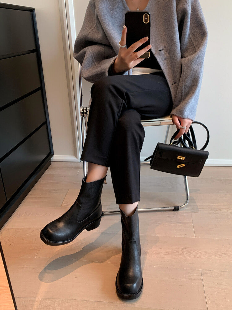 Karin Luna In Stock Spot Goods  Full-grain leather inside and out   Minimalist Texture  Round Toe Flat Bottom Basic Short Boots