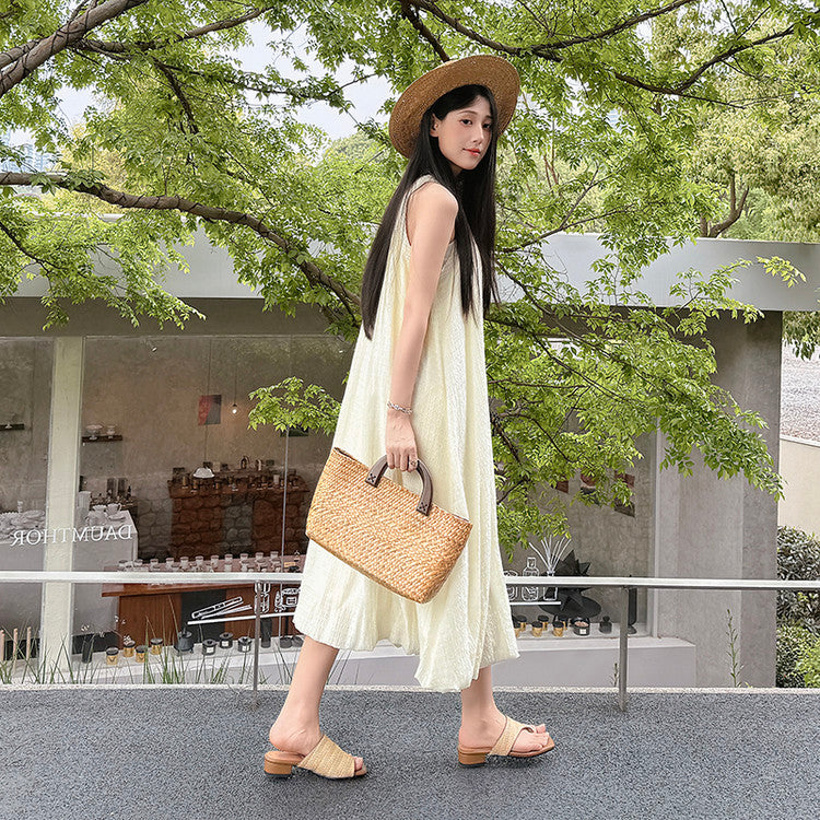 Karin Luna Bestseller Popular New Image  Comes with data plan included Resort Style Toe Clip Sandals