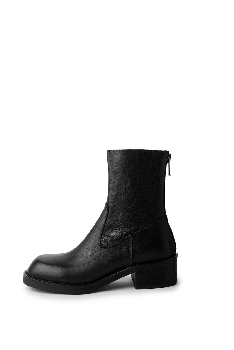 Karin Luna In Stock Spot Goods  Full-grain leather inside and out   Minimalist Texture  Round Toe Flat Bottom Basic Short Boots