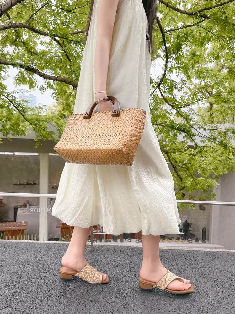 Karin Luna Bestseller Popular New Image  Comes with data plan included Resort Style Toe Clip Sandals