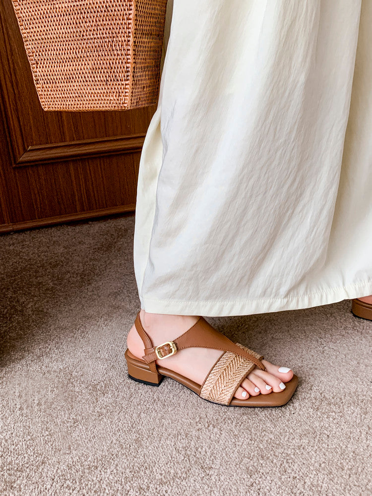 Karin Luna Classic Style  In stock  Basic versatile vacation style thong sandals