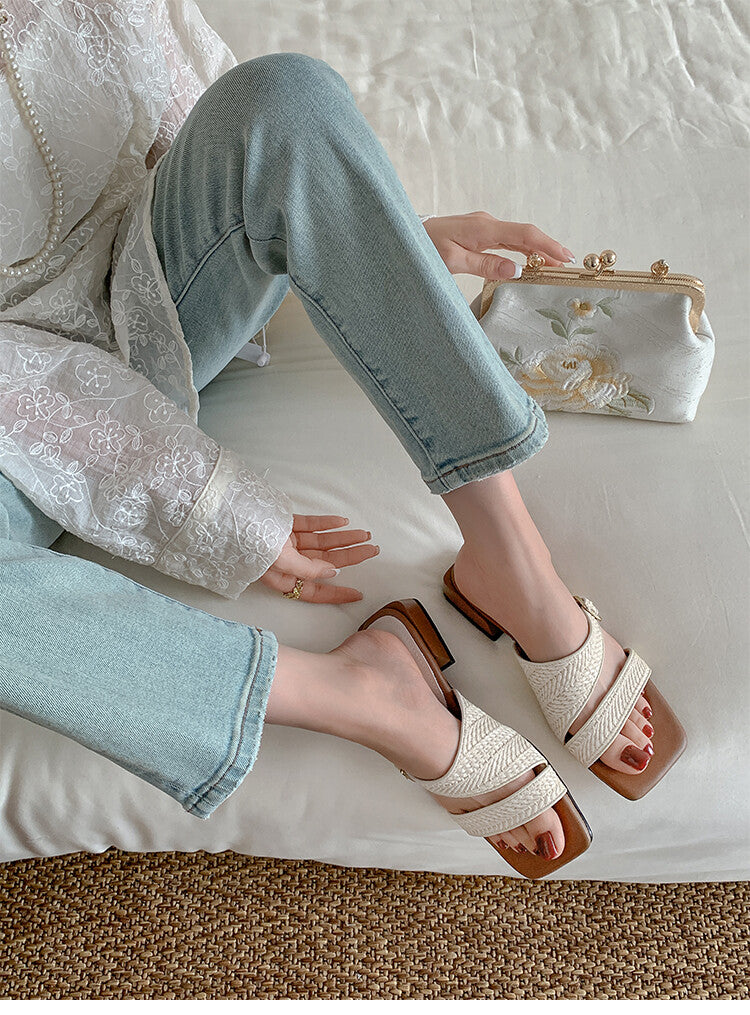 Karin Luna Full of casual charm~ Irregular Weaving Design Flat Slippers