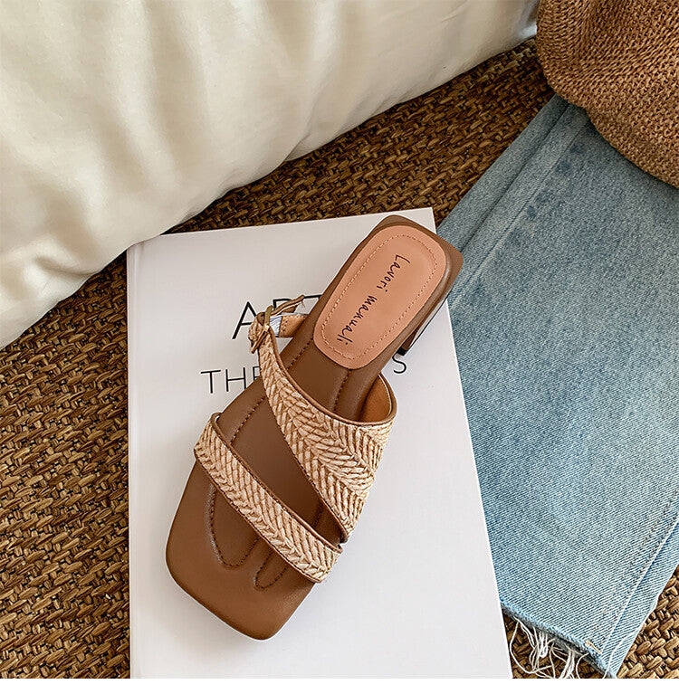 Karin Luna Full of casual charm~ Irregular Weaving Design Flat Slippers