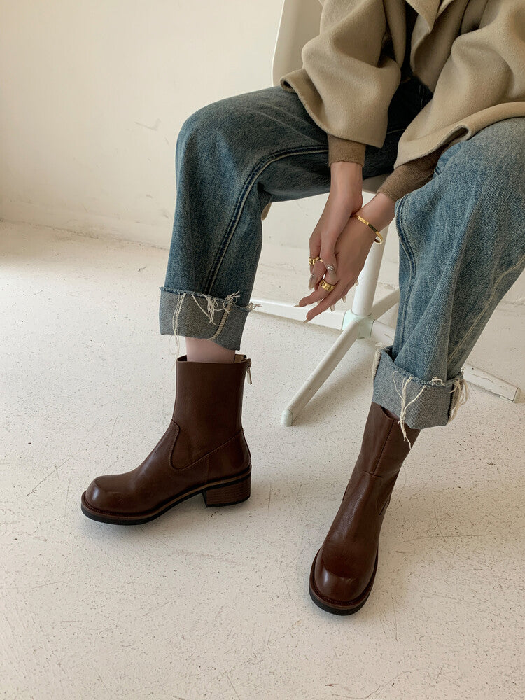 Karin Luna In Stock Spot Goods  Full-grain leather inside and out   Minimalist Texture  Round Toe Flat Bottom Basic Short Boots