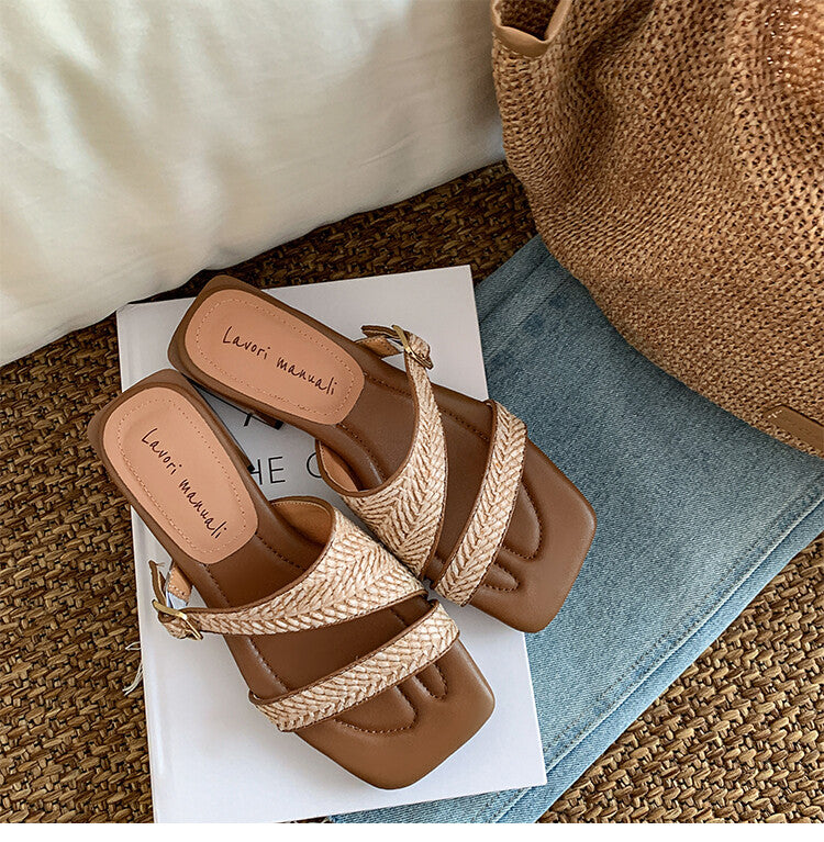 Karin Luna Full of casual charm~ Irregular Weaving Design Flat Slippers