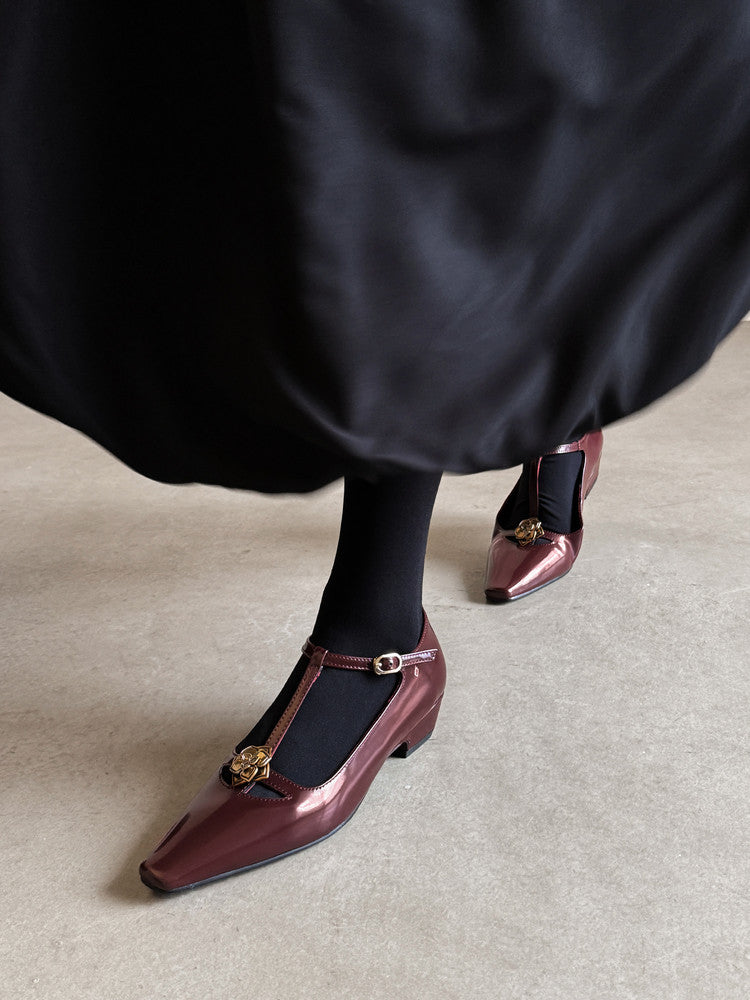 Karin Luna In Stock Spot Goods    Retro Classic Metal Camellia Irregular Heel Single Shoes