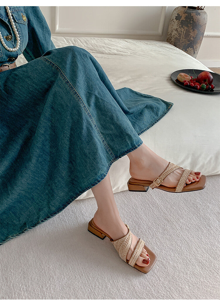 Karin Luna Full of casual charm~ Irregular Weaving Design Flat Slippers
