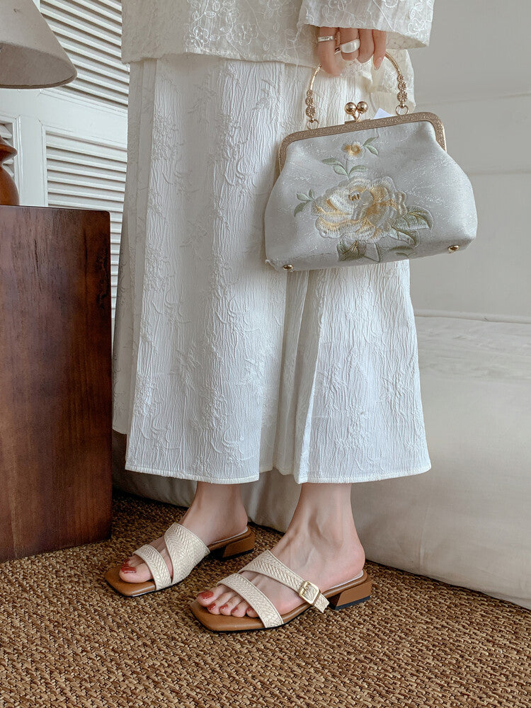 Karin Luna Full of casual charm~ Irregular Weaving Design Flat Slippers