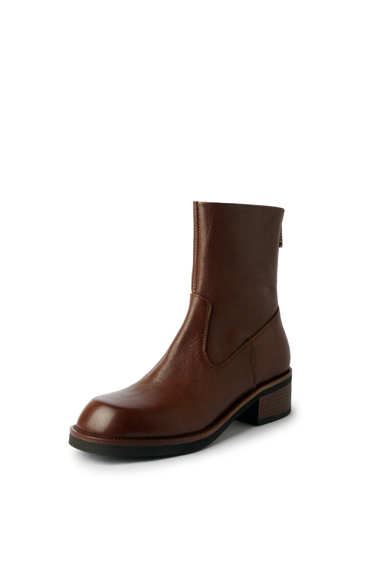 Karin Luna In Stock Spot Goods  Full-grain leather inside and out   Minimalist Texture  Round Toe Flat Bottom Basic Short Boots