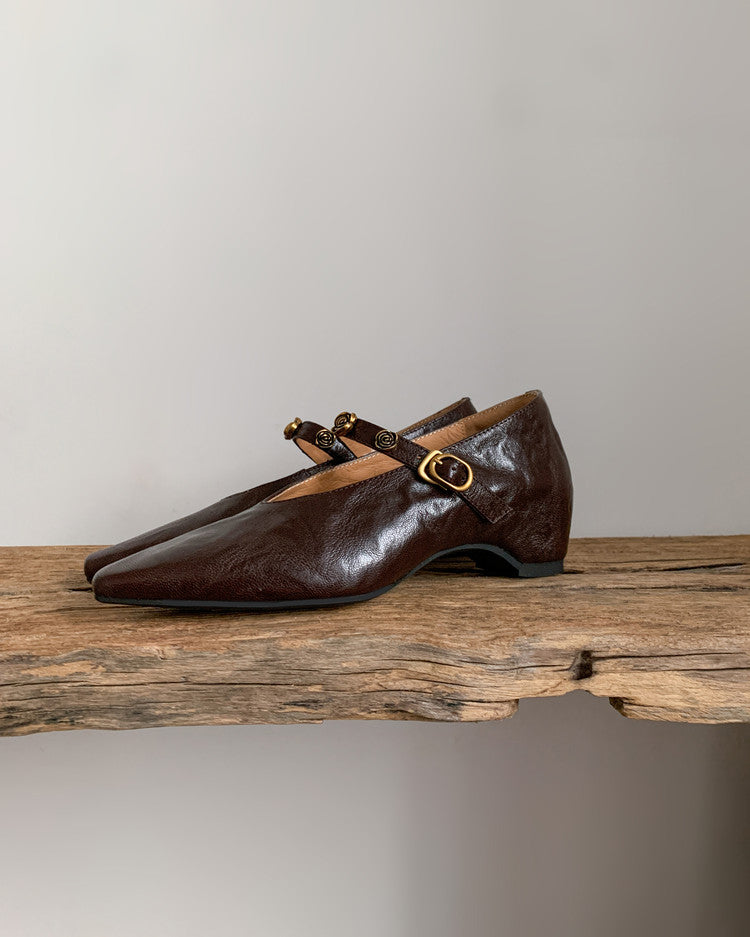 Karin Luna In Stock Spot Goods    Retro Classic Metal Camellia Irregular Heel Single Shoes