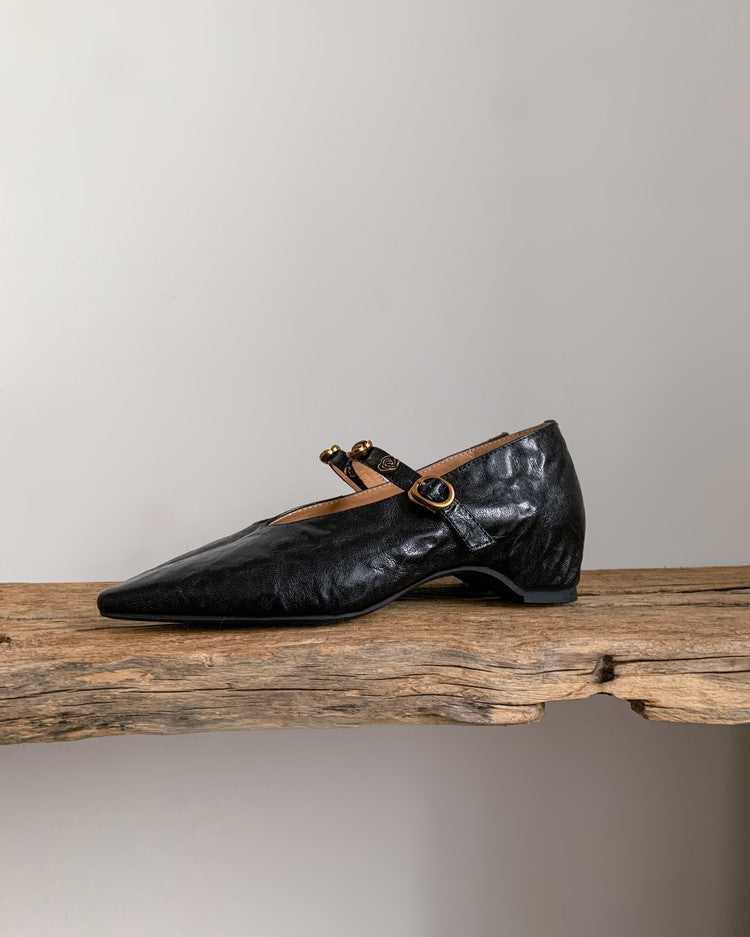 Karin Luna In Stock Spot Goods    Retro Classic Metal Camellia Irregular Heel Single Shoes