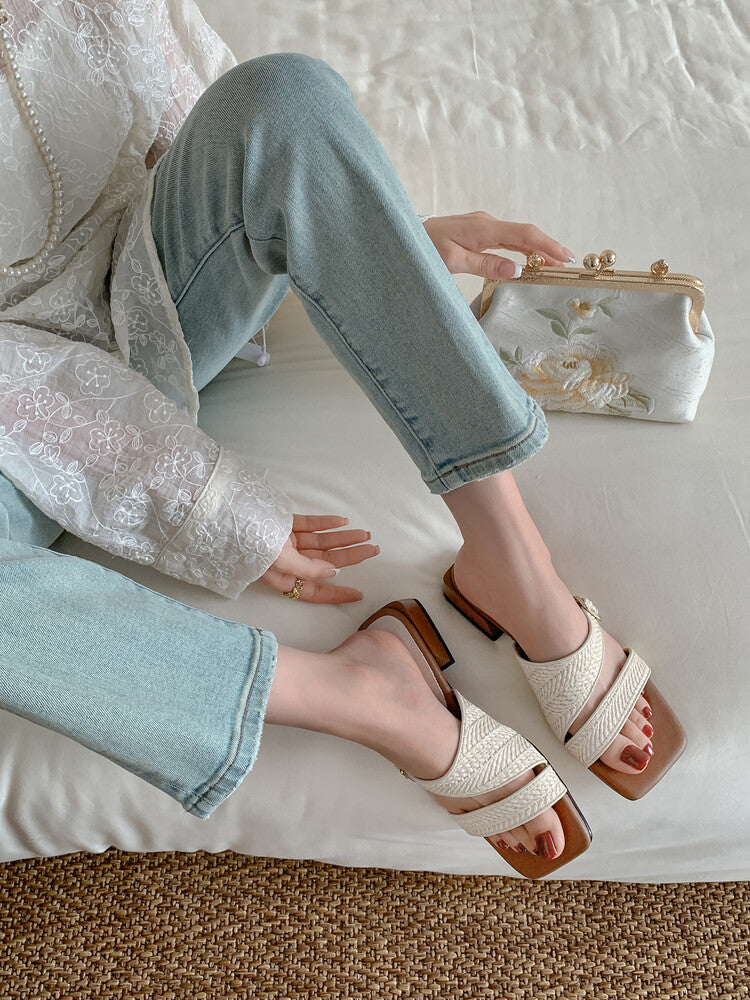 Karin Luna Full of casual charm~ Irregular Weaving Design Flat Slippers