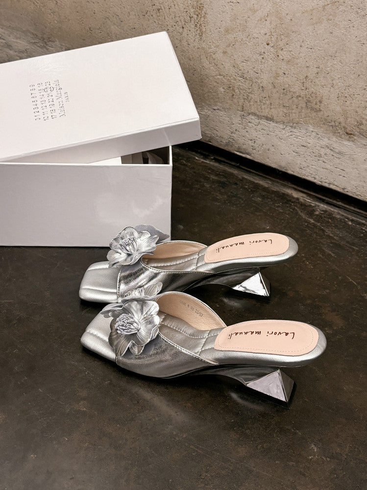 Karin Luna In Stock Spot Goods Camellia Classic style retro square toe shaped heel slippers