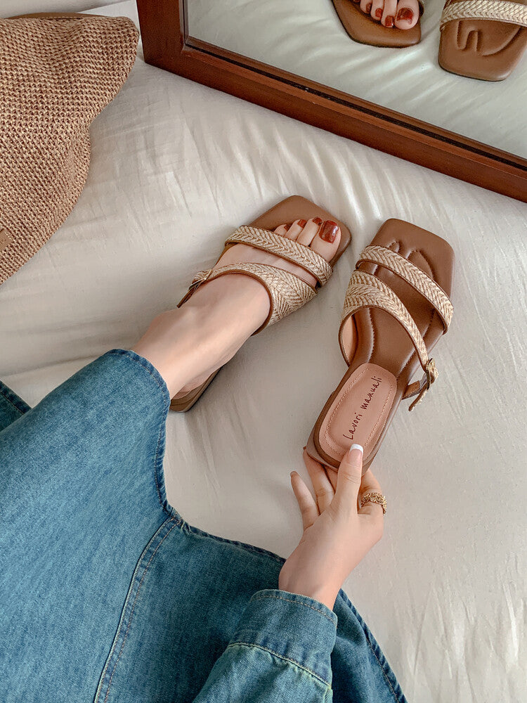 Karin Luna Full of casual charm~ Irregular Weaving Design Flat Slippers