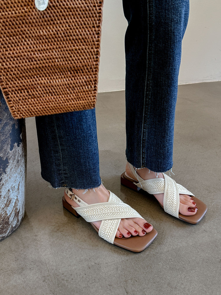 Karin Luna In Stock  Spot Goods Woven Style  Cross-strap Vacation Style Flat Sandals