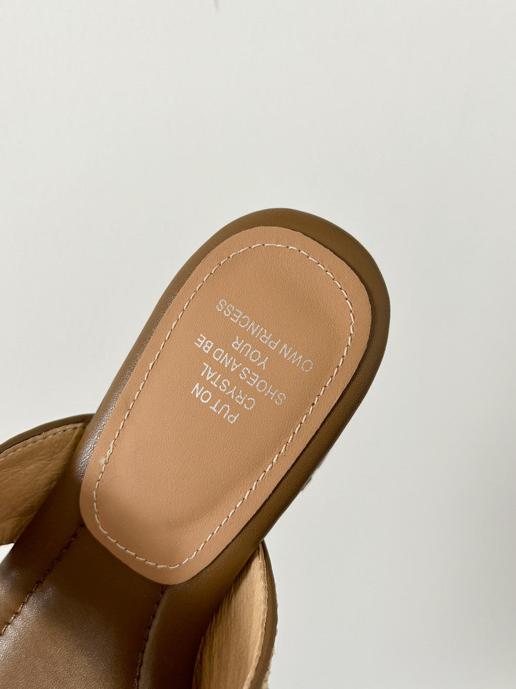Karin Luna Bestseller Popular New Image  Comes with data plan included Resort Style Toe Clip Sandals