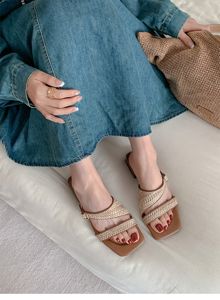 Karin Luna Full of casual charm~ Irregular Weaving Design Flat Slippers
