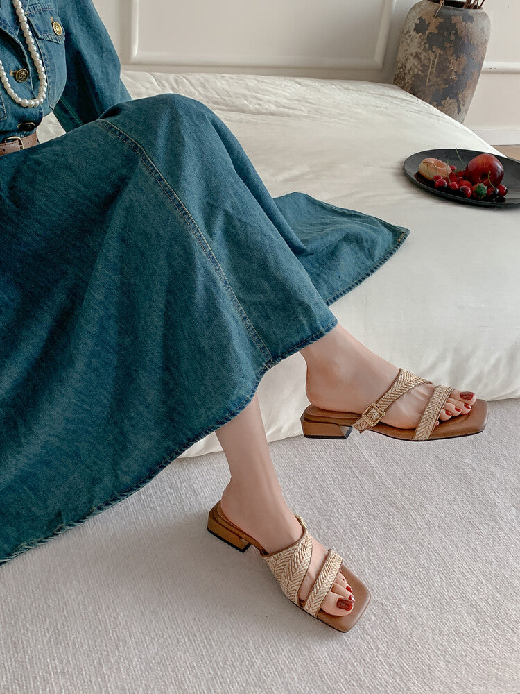 Karin Luna Full of casual charm~ Irregular Weaving Design Flat Slippers