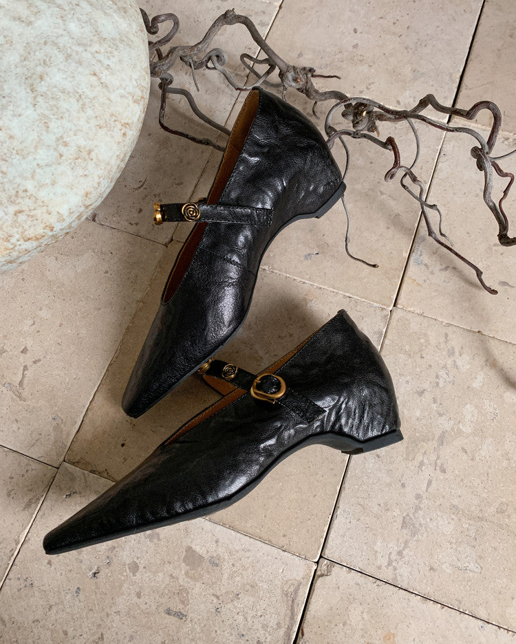 Karin Luna In Stock Spot Goods    Retro Classic Metal Camellia Irregular Heel Single Shoes