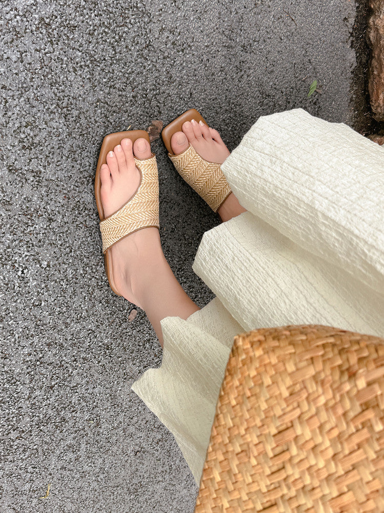 Karin Luna Bestseller Popular New Image  Comes with data plan included Resort Style Toe Clip Sandals