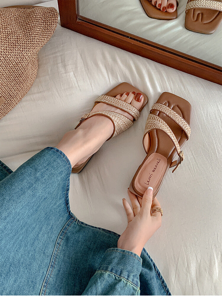 Karin Luna Full of casual charm~ Irregular Weaving Design Flat Slippers
